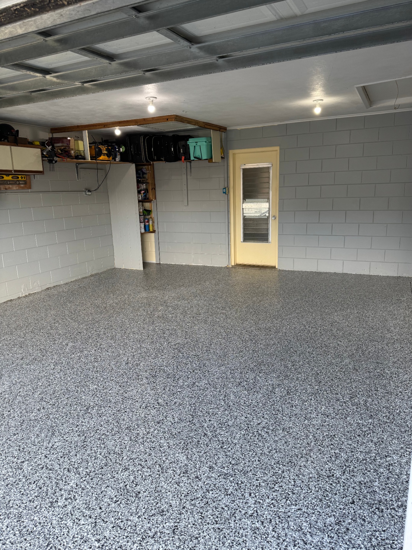 Garage with finished flake epoxy coating